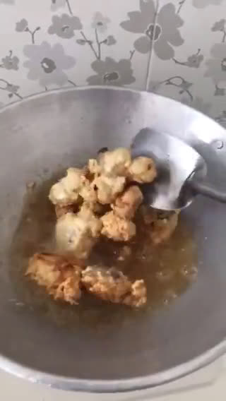 Foto langkah ke 2 dari resep Ayam goreng mentega.