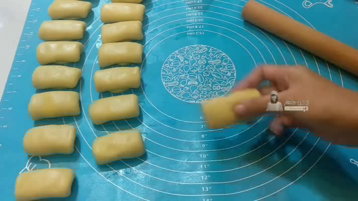 Foto langkah ke 7 dari resep Bolen Pisang Tanpa Korsvet (Ide Jualan).