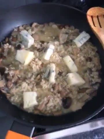 Foto del paso 4 de la receta: Risotto de setas con Gorgonzola y parmesano