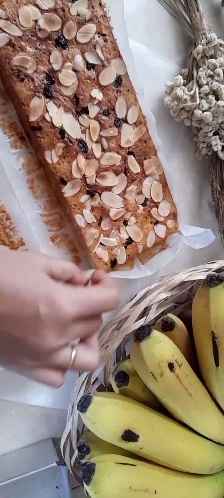 Foto langkah ke 8 dari resep Bolu Pisang Kismis Keju.