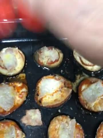 Foto del paso 6 de la receta: Mini pizzas de berenjena y lomo de cerdo