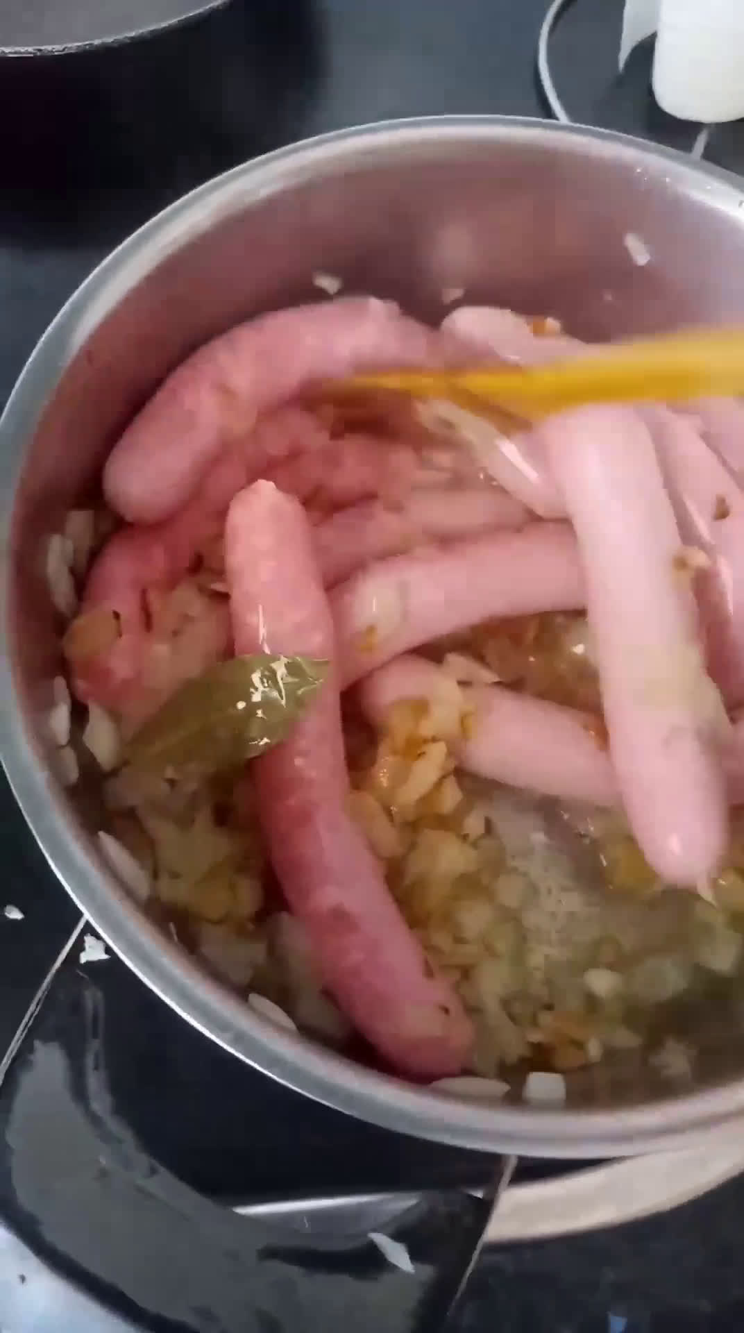 Foto del paso 2 de la receta: Salchichas al vino (receta de mi madre)