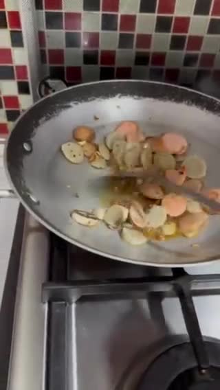 Foto langkah ke 3 dari resep Cah Brokoli Bakso Sosis.