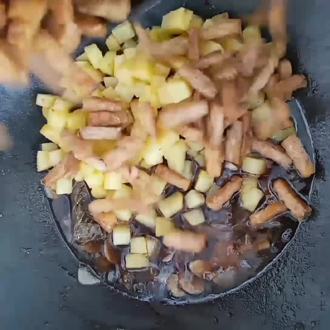 Foto langkah ke 3 dari resep Tumis Tempe Kentang Lada Hitam.