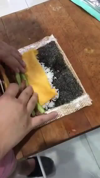 Foto langkah ke 6 dari resep Sushi sosis.