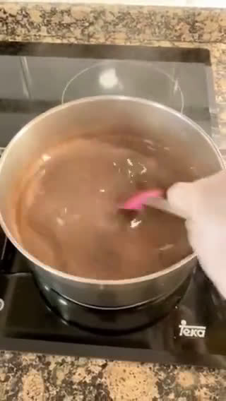Foto del paso 3 de la receta: Crema de chocolate para rellenos y cobertura de pasteles