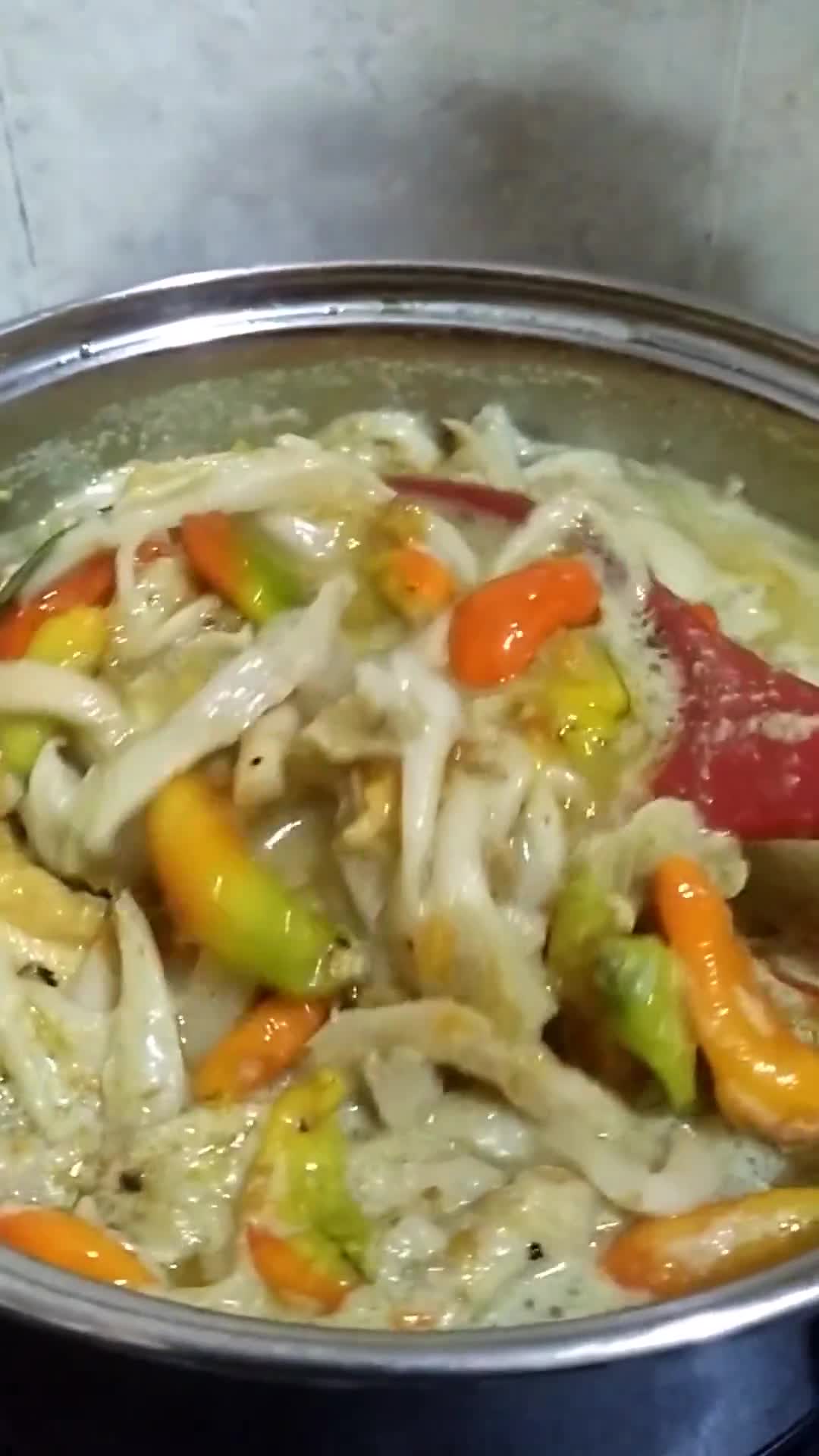 Foto langkah ke 4 dari resep Kare jamur telor.