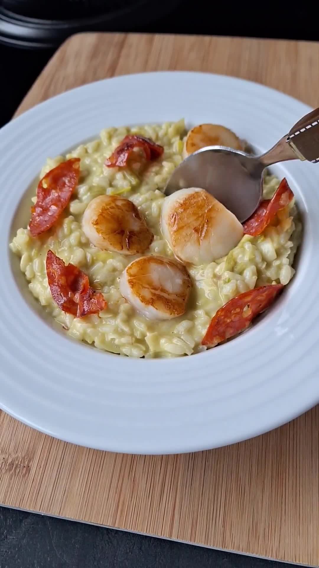 Une image de l'étape 6 de Risotto de st Jacques, poireaux et chips de chorizo.
