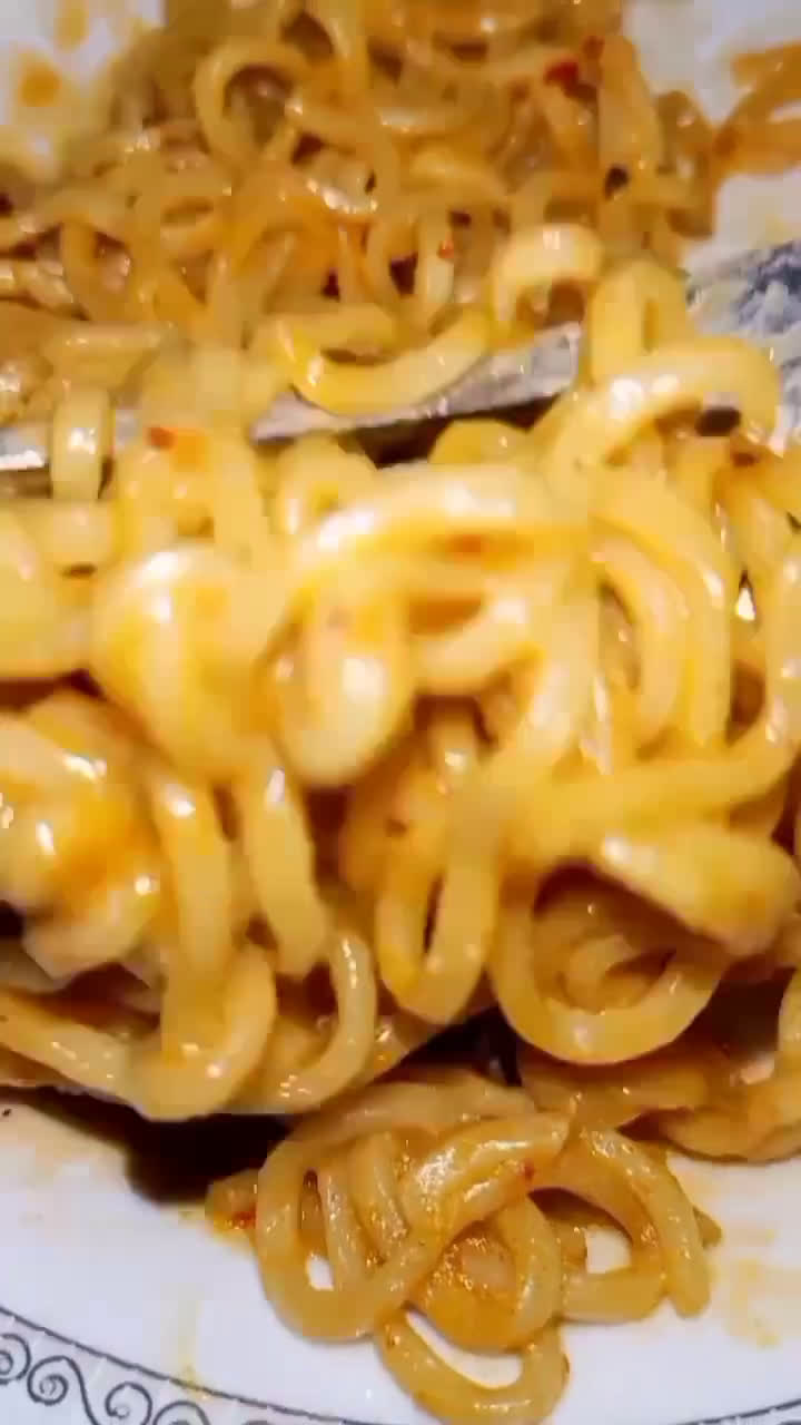 صورة لخطوة 1 من وصفة الاندومي بالجبنه الخطير 🥰