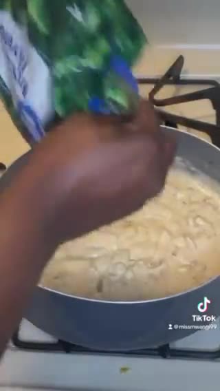 A picture of step 3 of Alfredo Sauce w/ Tilapia 🐟🥦.