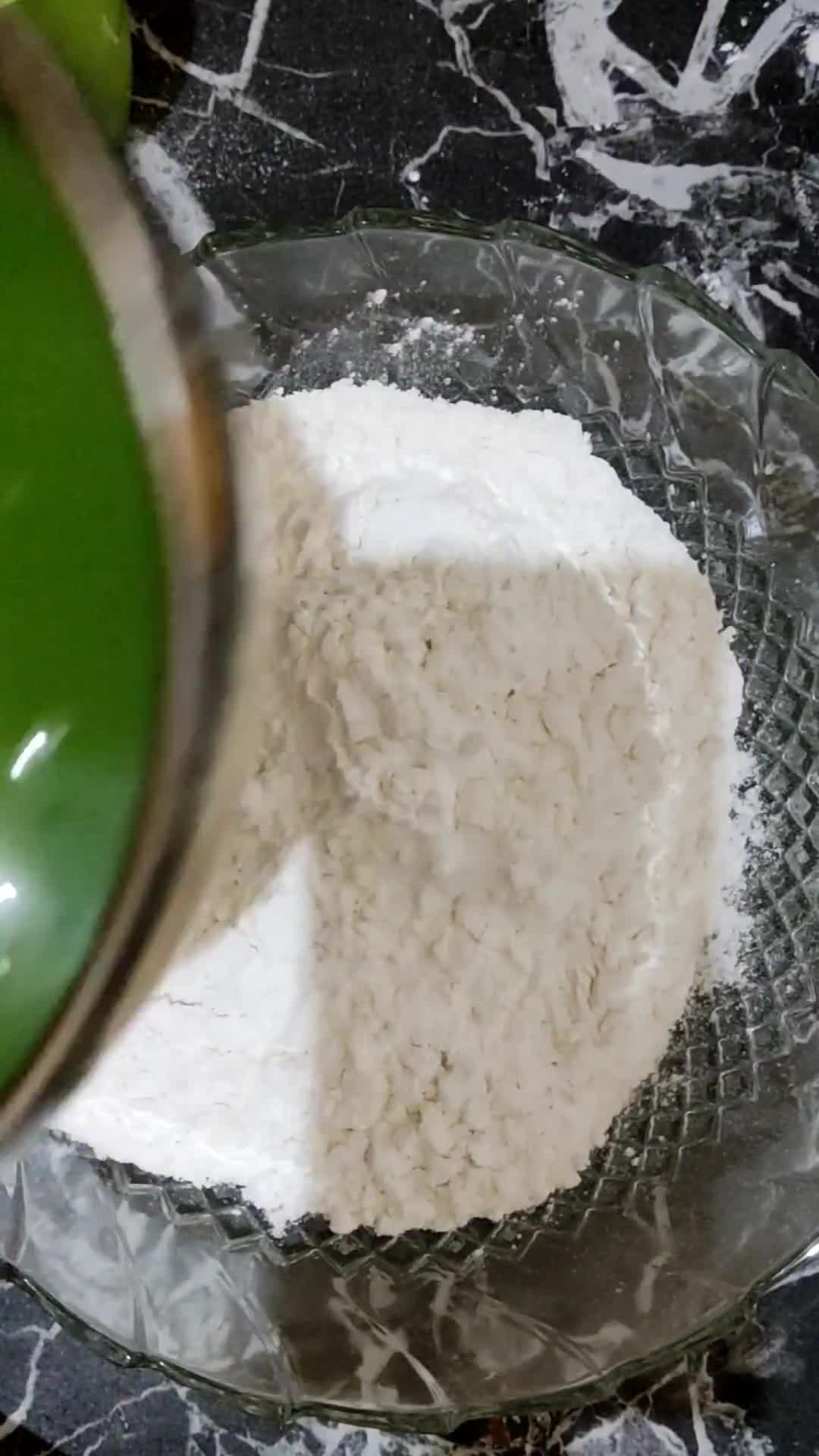 Foto langkah ke 6 dari resep Bika Ambon Pandan Anti Gagal.