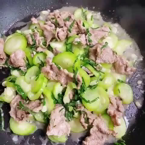 Hình bước làm 4 của món Mướp Xào Bò Lá Lốt