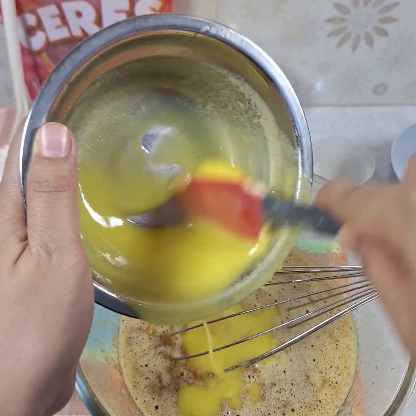 Foto langkah ke 3 dari resep Banana Muffin, Yummy😋😍.