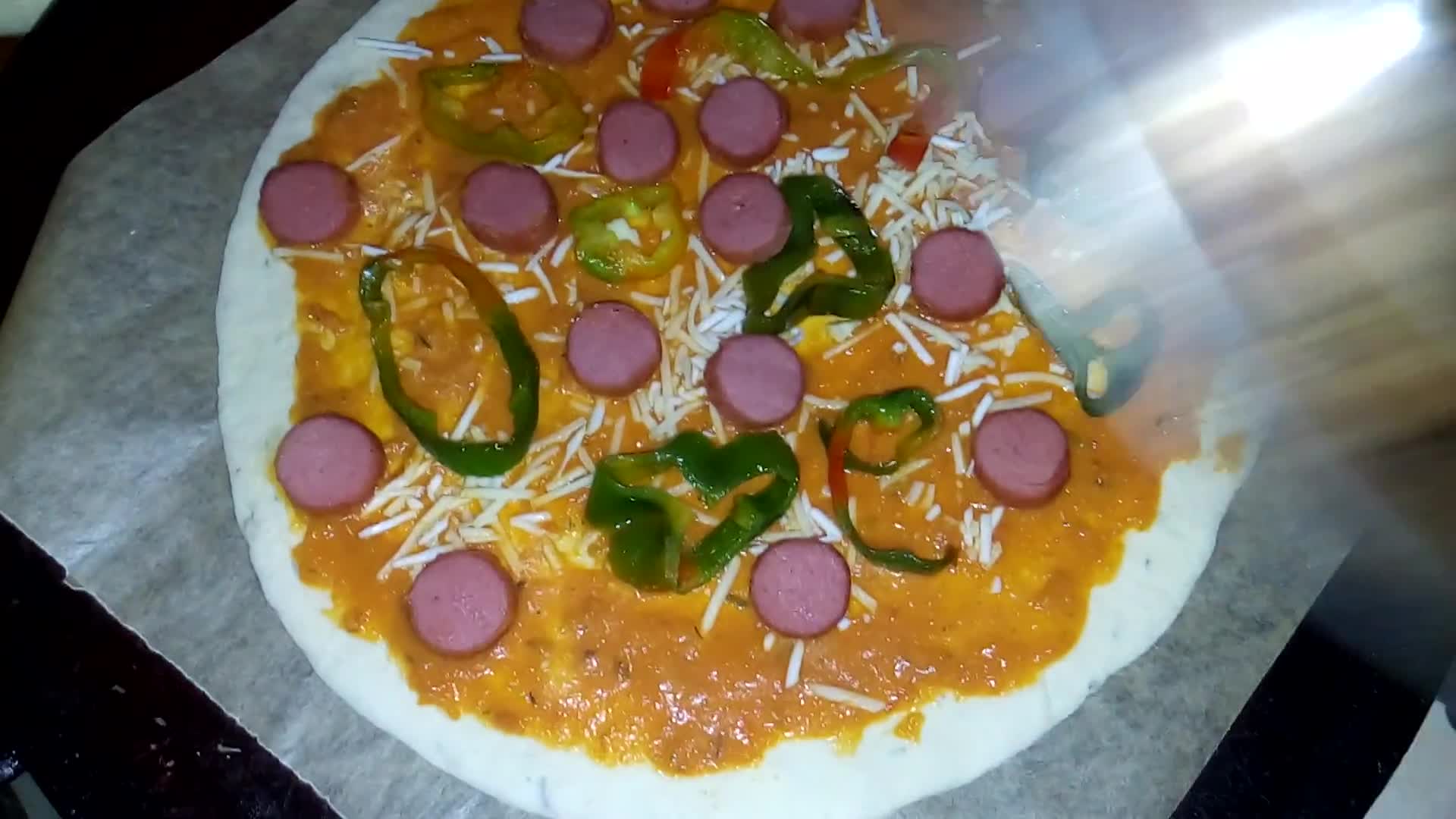 صورة لخطوة 8 من وصفة البيتزا 🍕