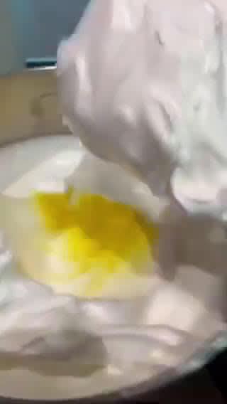 A picture of step 5 of Musang King durian chiffon cake.