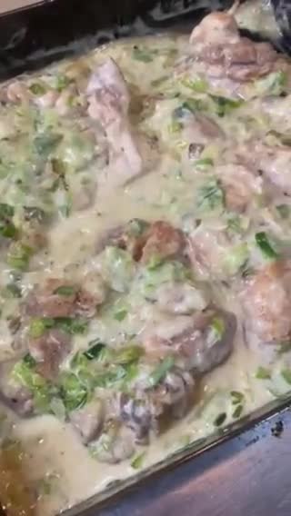 Foto del paso 3 de la receta: Muslitos de pollo deshuesado con salsa de puerros