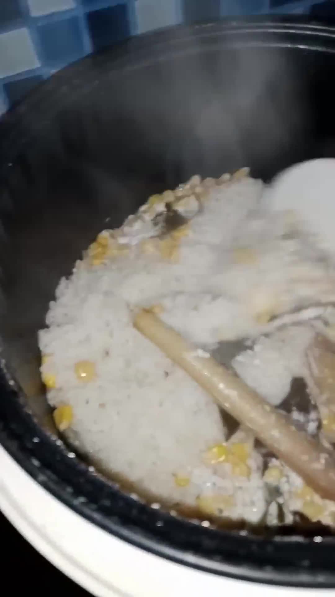 Foto langkah ke 3 dari resep Tumpeng Nasi Uduk Peda.
