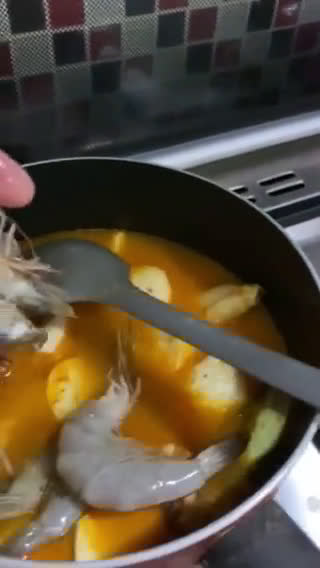 Foto langkah ke 2 dari resep Tomyam Bakso Seafood.