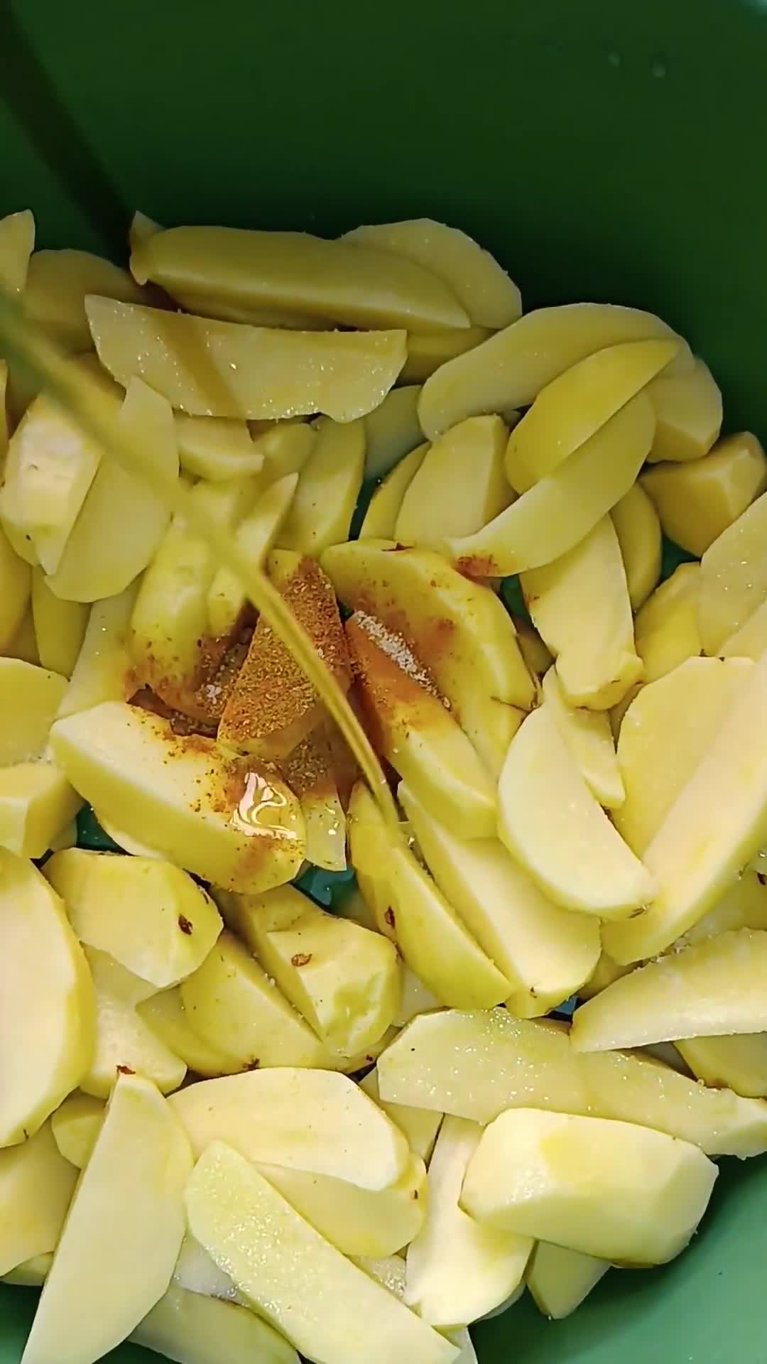 A picture of step 3 of Baked potato wedges served with beef.
