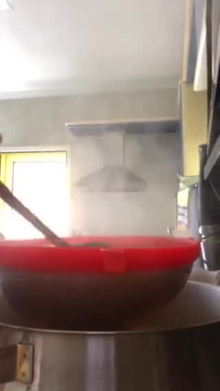 Foto del paso 5 de la receta: Caldo de merluza y gambones