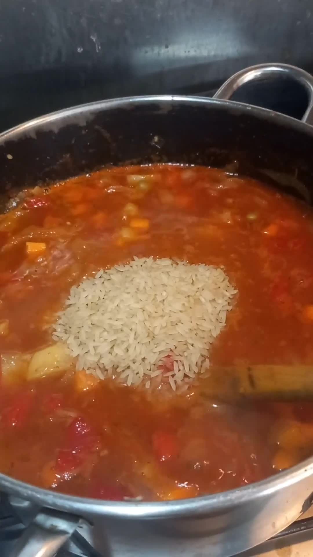 Foto del paso 4 de la receta: Guiso de Pollo, verduras y arroz. 🍲🍗🫛🥘🌶️