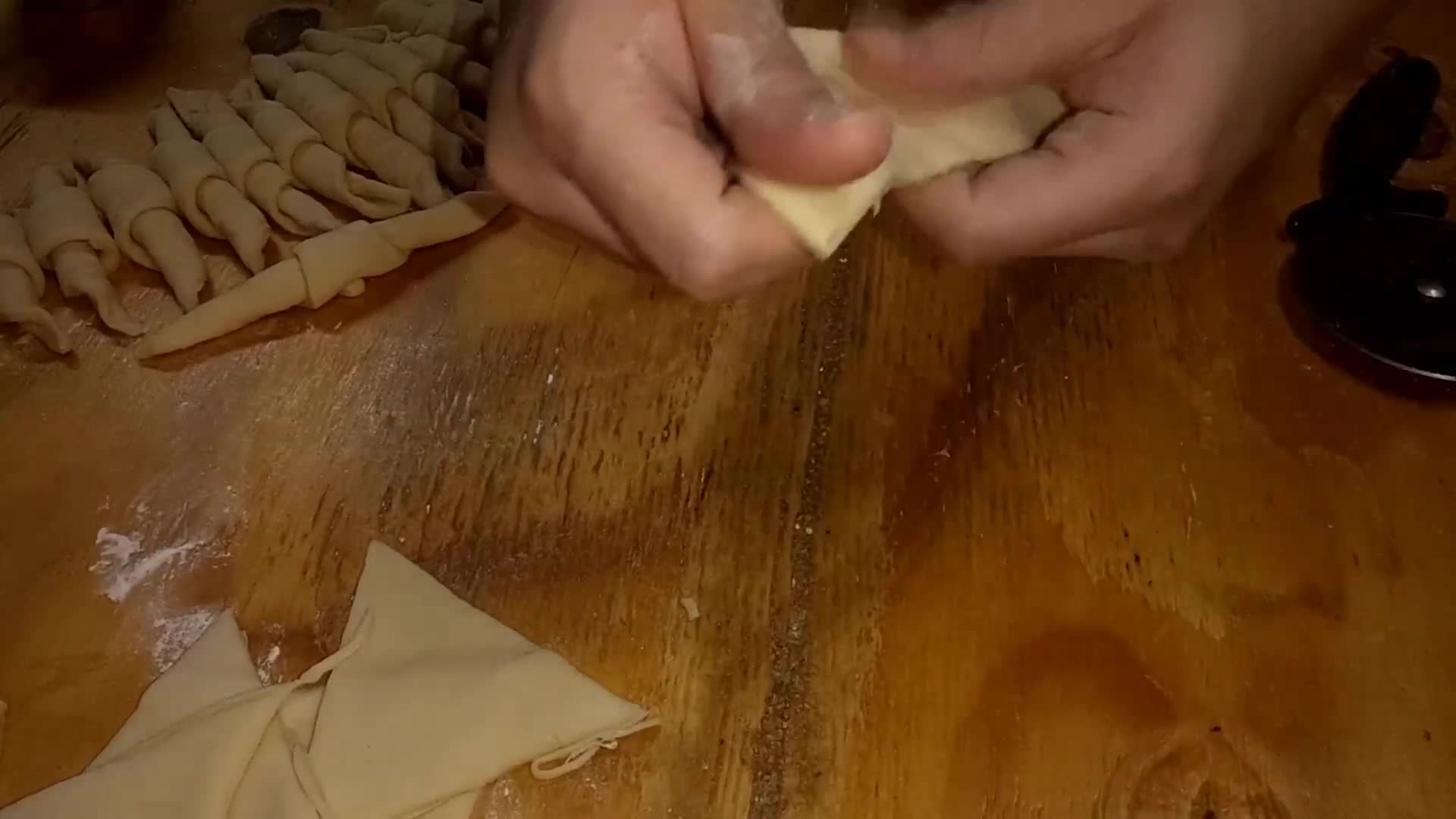 Foto del paso 11 de la receta: Medialunas fáciles