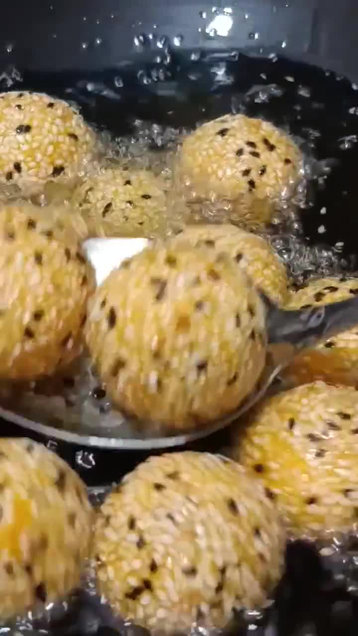 Gambar langkah 8 resipi Kuih Bom Bijan Labu Kuning.