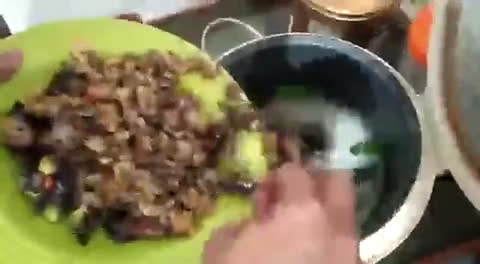 Foto langkah ke 2 dari resep Nasi sahur buka puasaexpres /sego liwet cu jen (cumi jengkol).