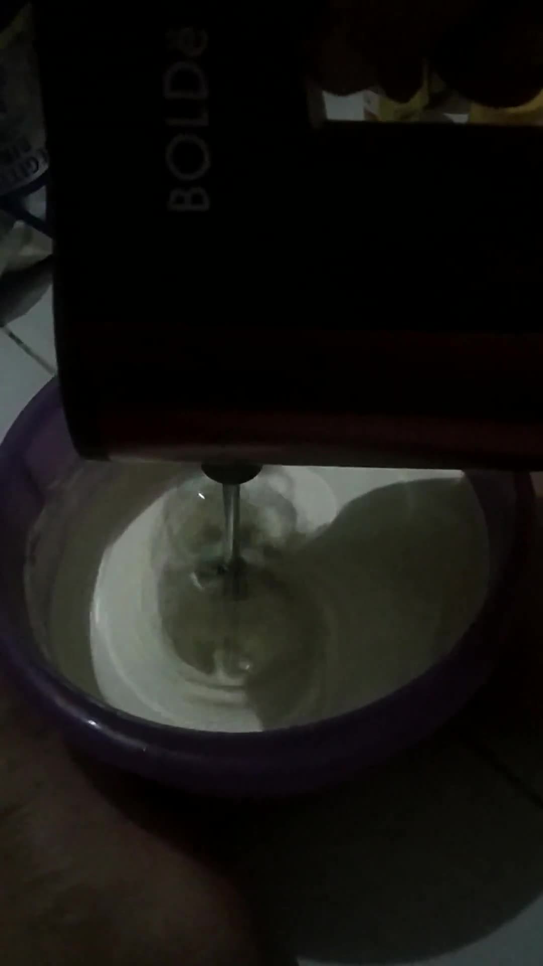Foto langkah ke 1 dari resep Bolu Chocolatos simpel.