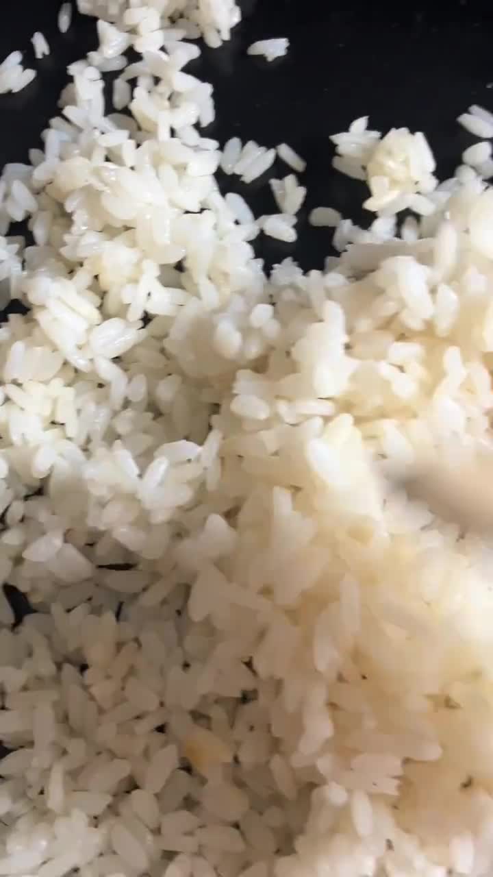 Foto del paso 2 de la receta: Sushi de salmón y verduritas (kaisen maki)