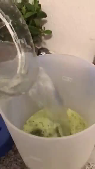Foto del paso 3 de la receta: Aguas!! Ahora de pepino, Limón y hierbabuena