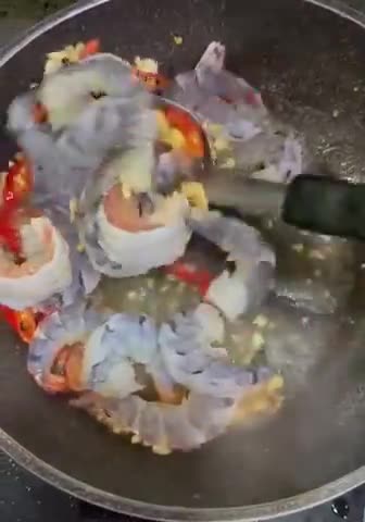 Gambar langkah 3 resipi Kacang Buncis Tumis Udang & Cendawan Shimeji.