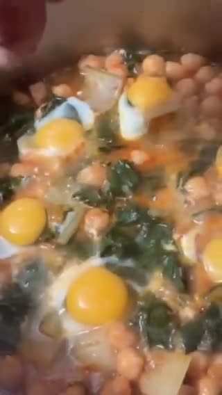 Foto del paso 11 de la receta: Potaje vegetariano de garbanzos, con acelgas y huevos de codorniz