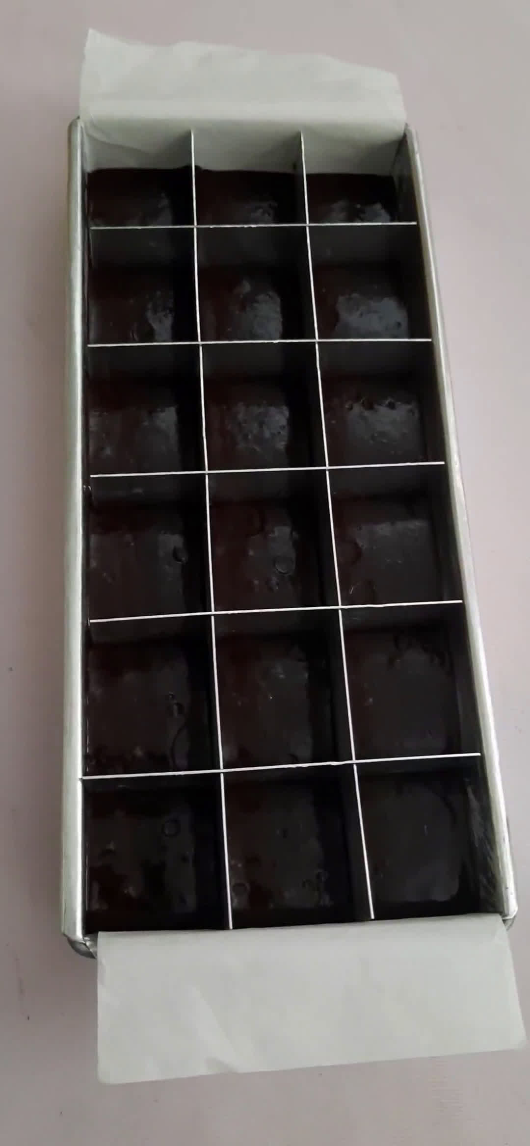 Foto langkah ke 7 dari resep Shiny Brownies.