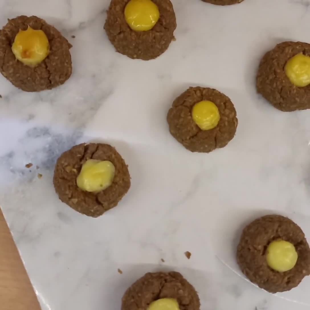Foto langkah ke 6 dari resep Choco Cheese Whole Wheat Thumbprint.