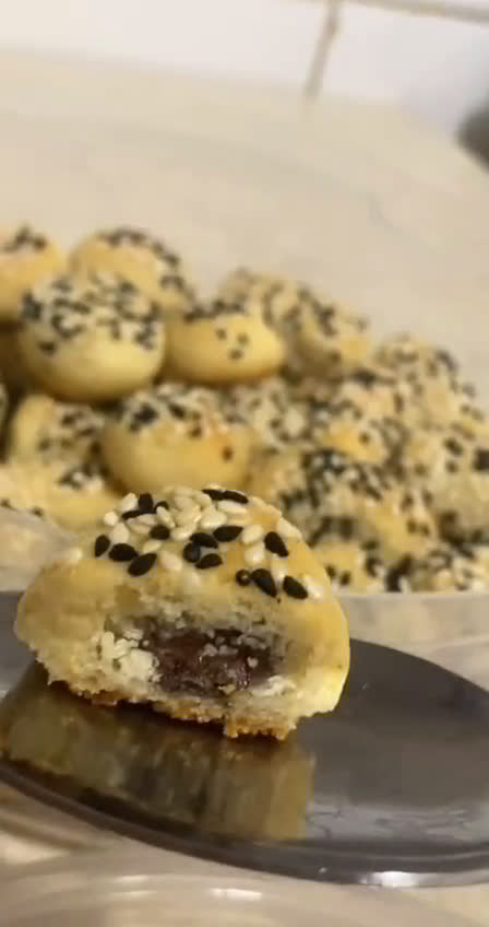 صورة لخطوة 4 من وصفة معمول بالتمر 😋