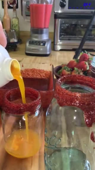 Foto del paso 4 de la receta: Smoothie de fresa escarchado con CHAMOY