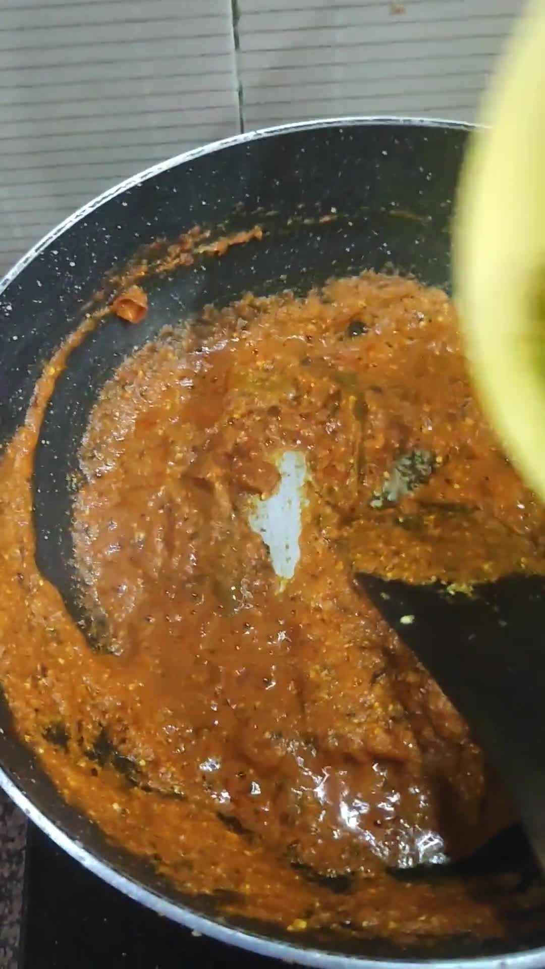 आलू शिमला मिर्च ग्रेवी(दही वाली) (Aloo Shimla Mirch in Dahi Gravy) रेसिपी चरण 5 फोटो