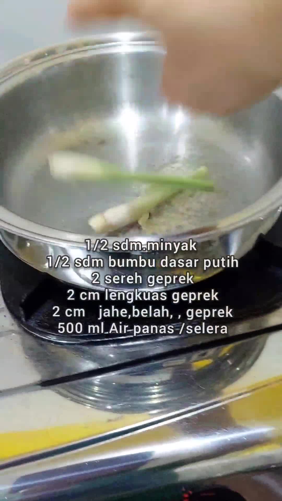 Foto langkah ke 2 dari resep Sup Tomyam Tetelan Salmon (687).
