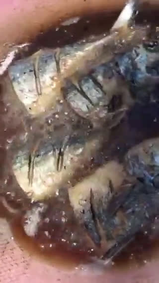 Foto langkah ke 2 dari resep Ikan kembung bumbu kuning.