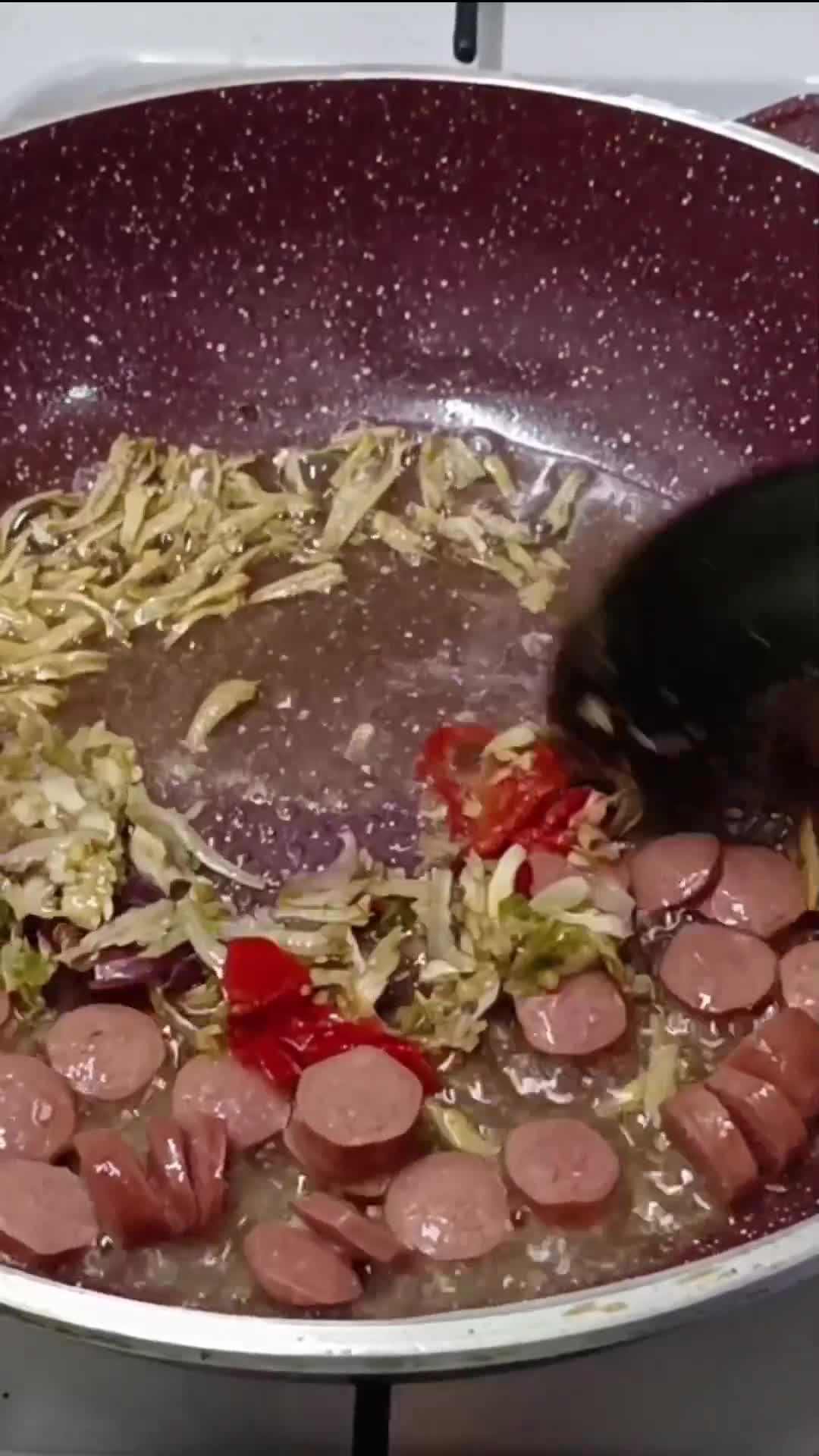 Gambar langkah 2 resipi Nasi Goreng Kampung.