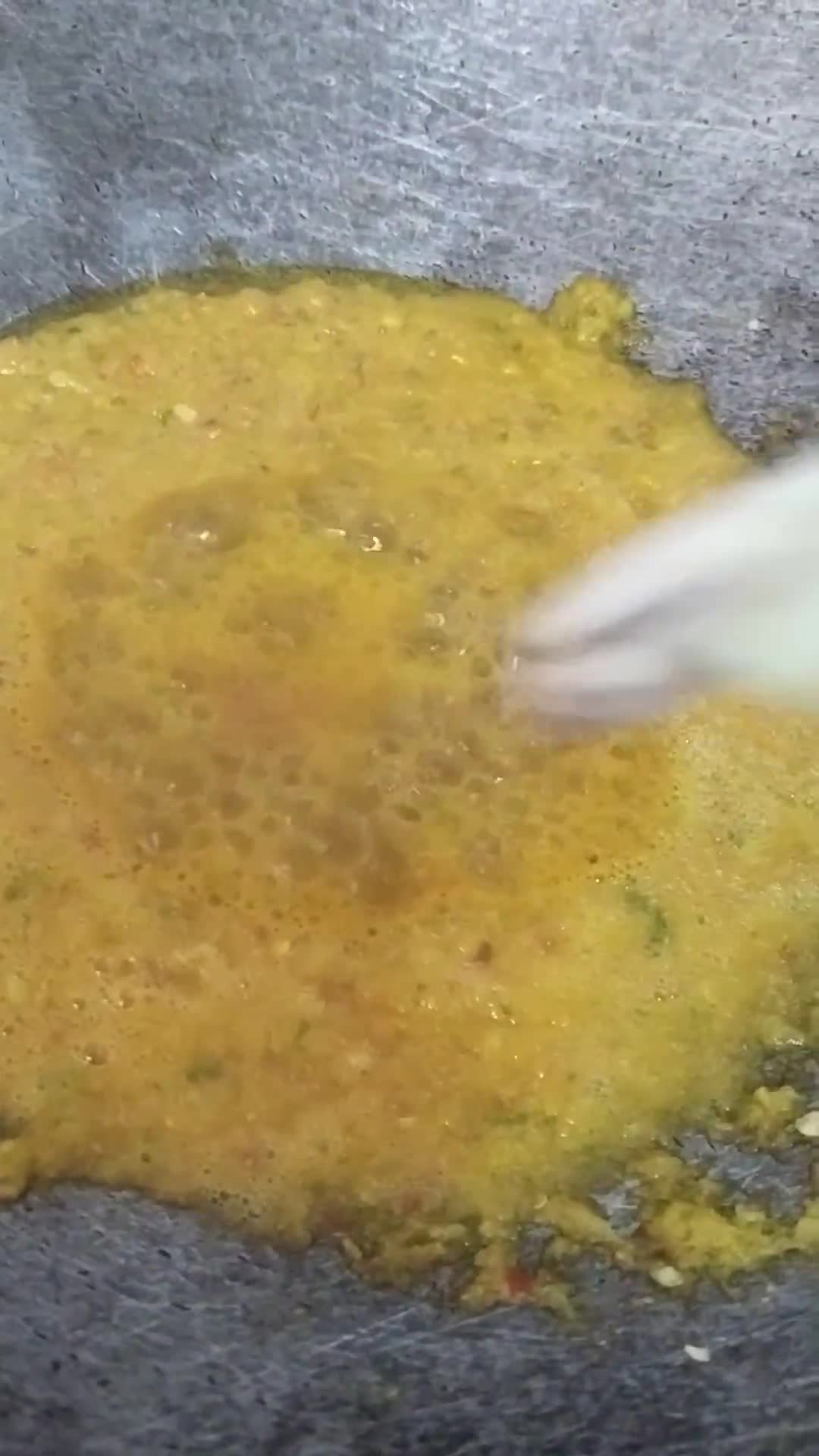Gambar langkah 2 resipi Masak lemak ayam goreng.