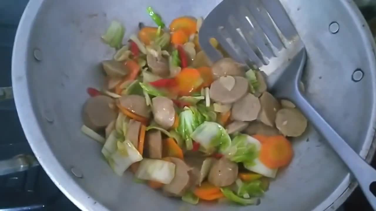 Foto langkah ke 3 dari resep 17.Tumis sawi putih dan bakso.