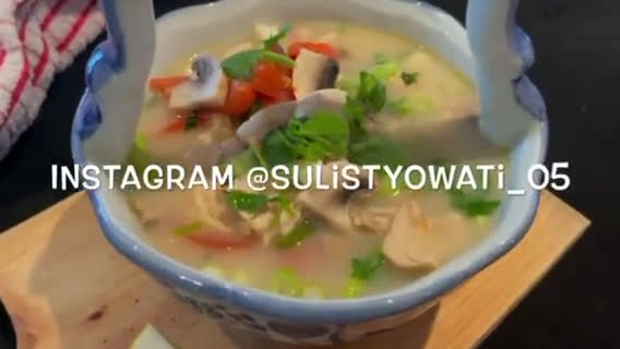 Foto langkah ke 5 dari resep Thai Chicken Soup.