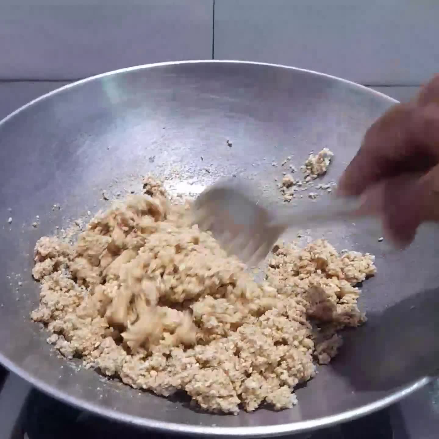तिल मावा लड्डू रेसिपी चरण 3 फोटो