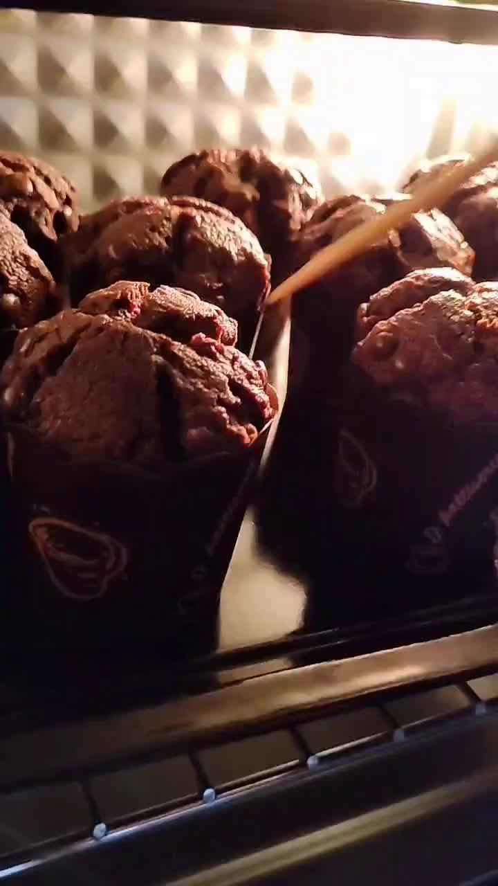 Foto langkah ke 4 dari resep Chocolate Custard Muffin.