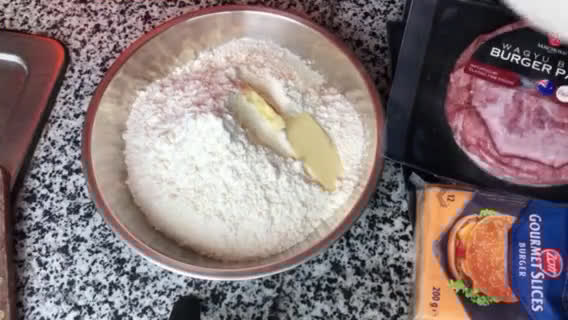 Hình bước làm 2 của món Bánh burger homemade