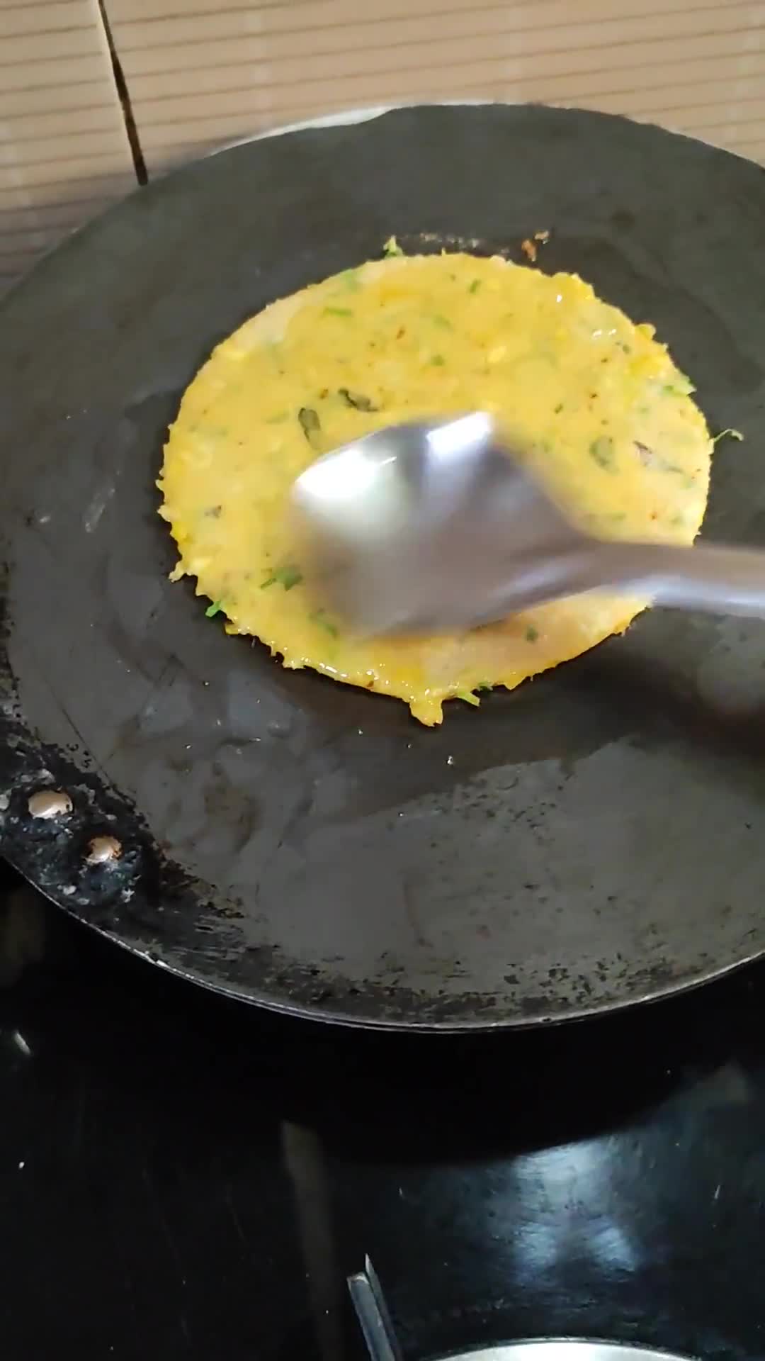 आलू कॉर्न पराठा (Aloo corn paratha recipe in hindi) रेसिपी चरण 6 फोटो