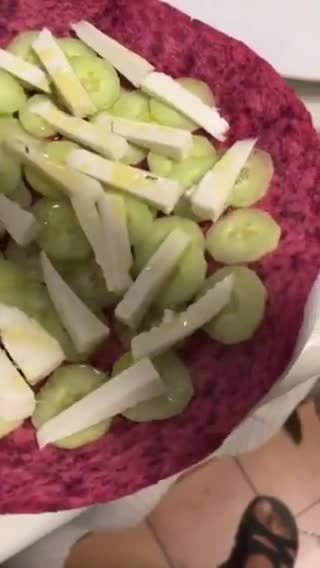 Foto del paso 4 de la receta: Wrap de remolacha con queso fresco, alficoz y anchoas