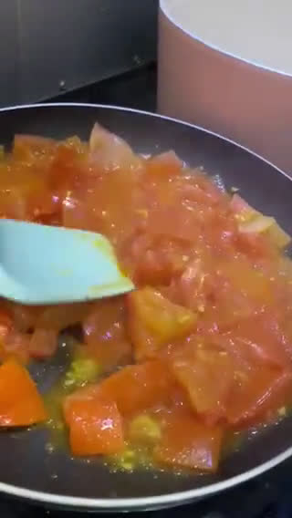صورة لخطوة 4 من وصفة فطور غني ولذيذ بالبيض 😋